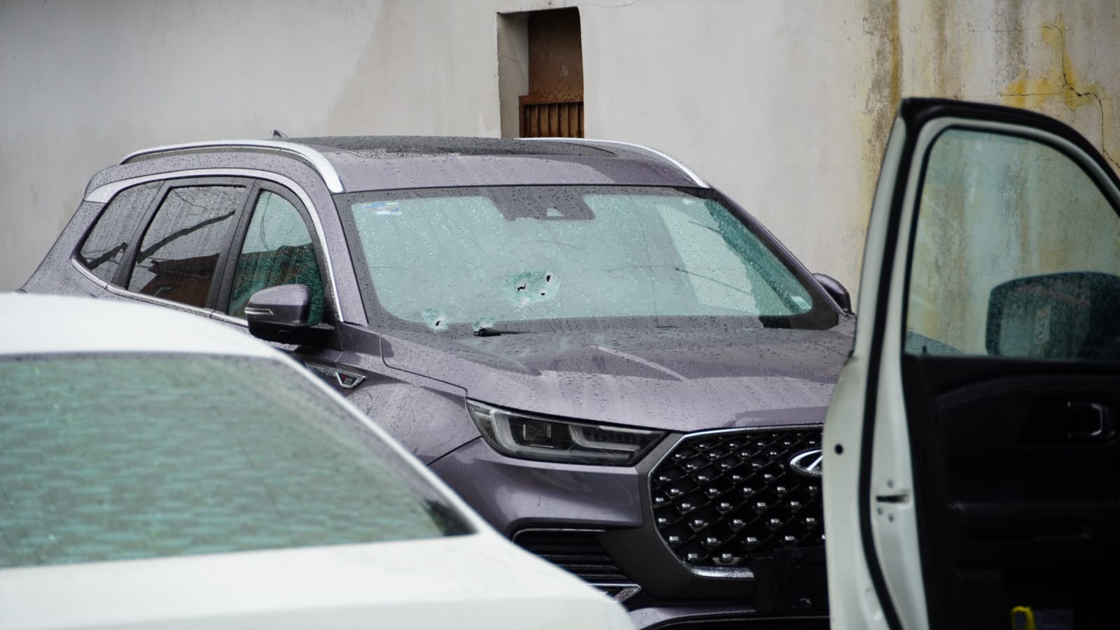 Hallan camioneta con impactos de bala en La Fama, Santa Catarina